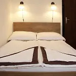Rest- Z Lazienkami Homestay szállás *